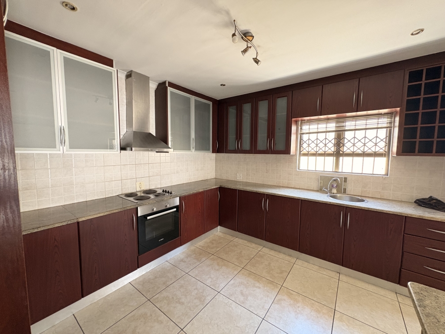 To Let 4 Bedroom Property for Rent in Kirstenhof Western Cape